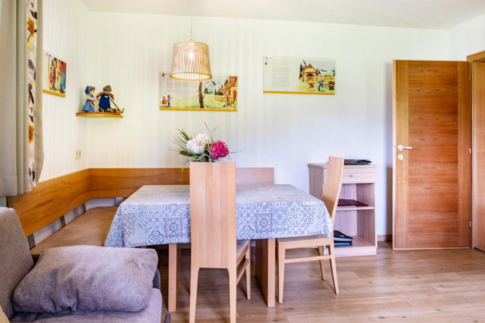 Haensel Und Gretel Schlosshof Umes Экстерьер фото