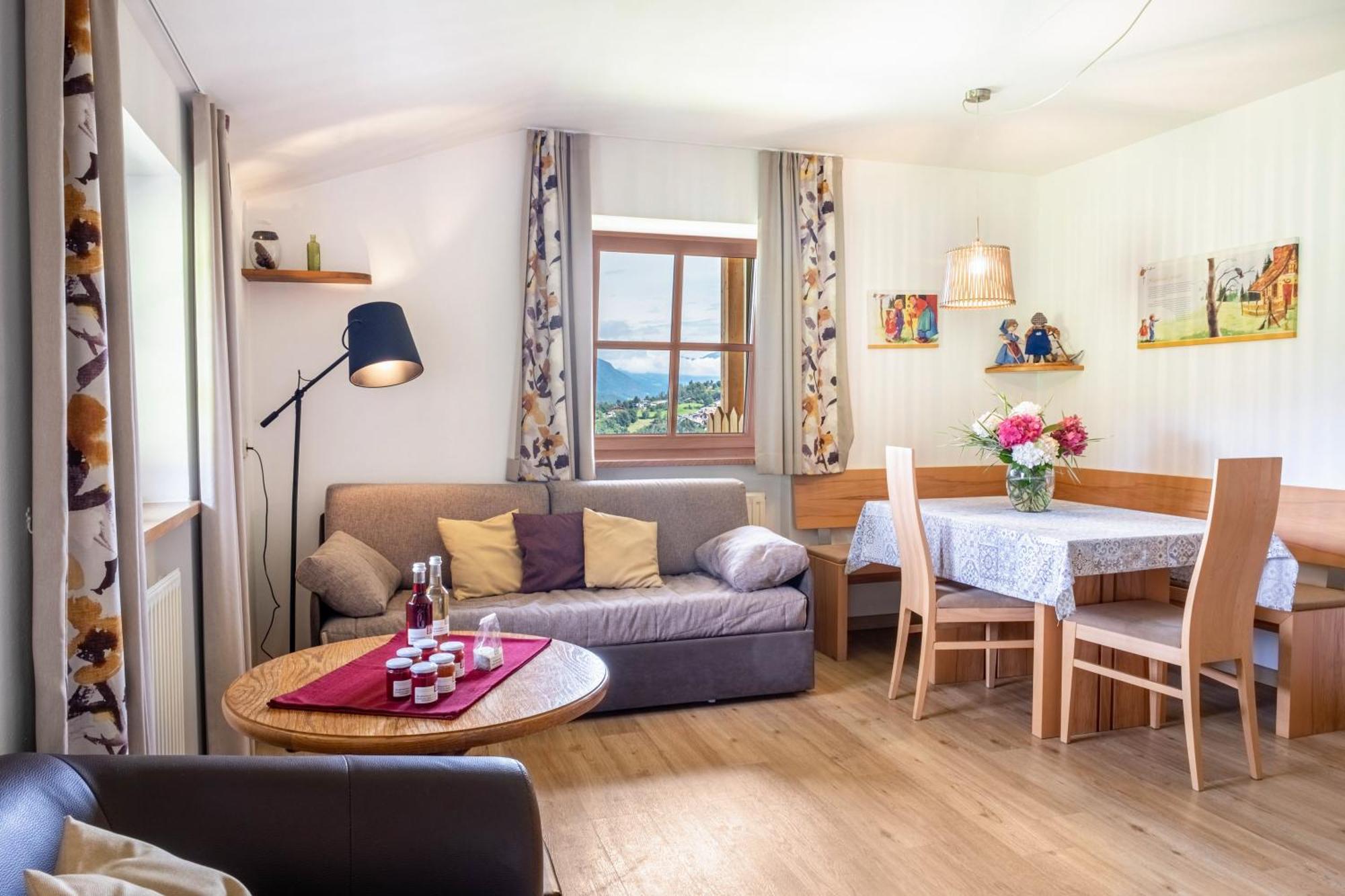 Haensel Und Gretel Schlosshof Umes Экстерьер фото