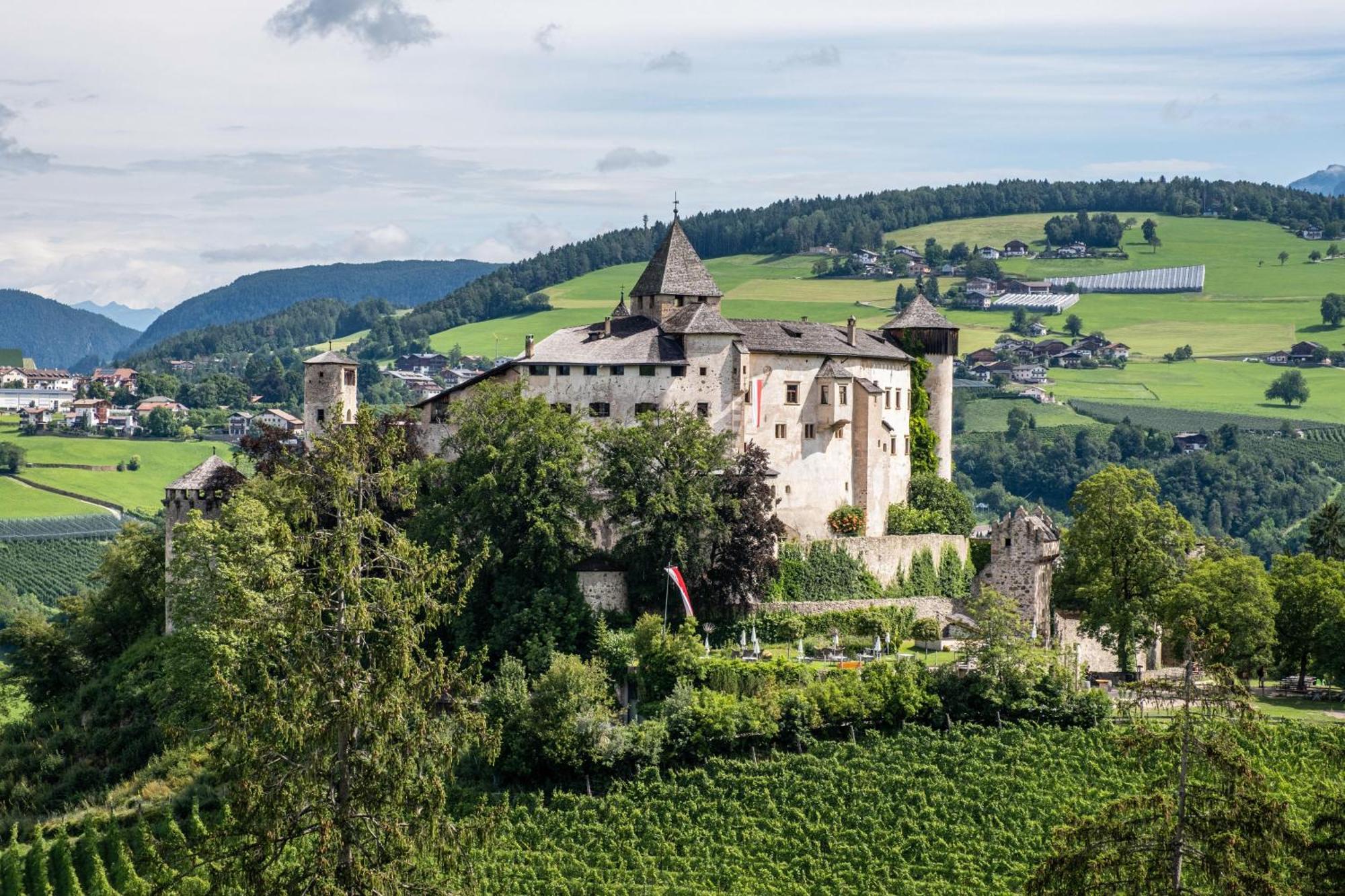 Haensel Und Gretel Schlosshof Umes Экстерьер фото